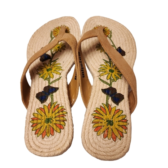 Floral and Butterfly Espadrille Thong Sandals  Size 7 NWOT - Picture 1 of 8